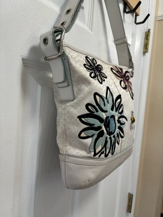 Coach A0769-F10871 Floral Bee Signature Mini C White Duffle Crossbody GUC - Picture 4 of 16